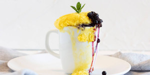 Beitragsbild des Blogbeitrags 2 Minuten Protein Tassenkuchen aus der Mikrowelle