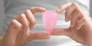 Beitragsbild des Blogbeitrags Menstruationstasse reinigen: So machst du es richtig!