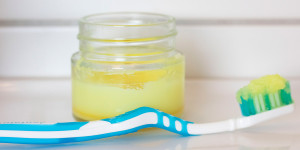 Beitragsbild des Blogbeitrags Natürliche Zahncreme selber machen – So einfach gehts!