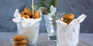 Beitragsbild des Blogbeitrags Kürbis Gnocchi vegan mit Knoblauch und Salbei