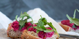Beitragsbild des Blogbeitrags Rote Bete Aufstrich mit Frischkäse