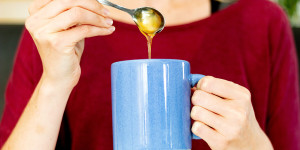 Beitragsbild des Blogbeitrags So hilft Manuka Honig gegen Erkältungen