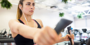 Beitragsbild des Blogbeitrags Mit Crosstrainer abnehmen – Der 6 Wochen Trainingsplan