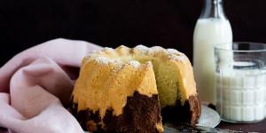Beitragsbild des Blogbeitrags Fluffiger Low Carb Marmorkuchen mit Kokosmehl