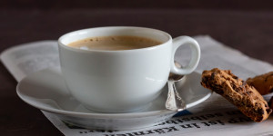 Beitragsbild des Blogbeitrags So gehst du richtig mit Koffeinentzug Symptomen um!