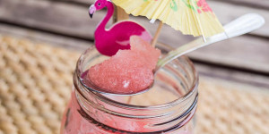 Beitragsbild des Blogbeitrags Fruchtiges Slush Eis selber machen (ohne Maschine)