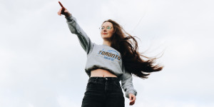 Beitragsbild des Blogbeitrags Mit dieser Affirmation Selbstbewusstsein enorm steigern! 