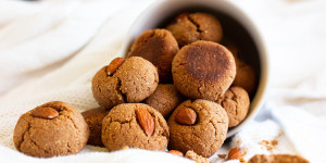 Beitragsbild des Blogbeitrags Low Carb Mandelkekse ohne Mehl und Zucker