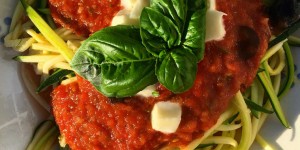 Beitragsbild des Blogbeitrags Low Carb Zucchini Lasagne und Spaghetti 