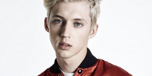 Beitragsbild des Blogbeitrags Gelungene Texte, monotone Stimme. »Bloom« von Troye Sivan