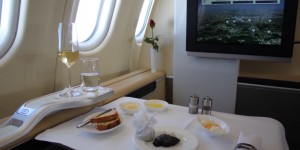 Beitragsbild des Blogbeitrags 1700 KOSTENLOSE Lufthansa Meilen mit Hotelreviews