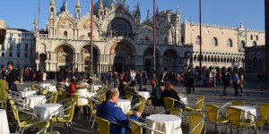 Beitragsbild des Blogbeitrags Ein Kaffee am Markusplatz in Venedig für unter 2 Euro