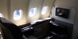 Beitragsbild des Blogbeitrags OFFIZIELL: FIRST Upgrades von Lufthansa Miles and More Buchungsklassen P und Z nun möglich!
