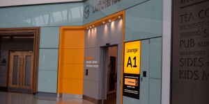 Beitragsbild des Blogbeitrags REVIEW: 2 Minuten in der Lufthansa Business / Senator Lounge London Heathrow T2