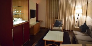 Beitragsbild des Blogbeitrags LOCATION: Sheraton Frankfurt Airport – Suite (Video) 