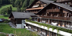 Beitragsbild des Blogbeitrags SPORTLICH: Huus Gstaad Design Hotel – Suite