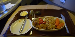 Beitragsbild des Blogbeitrags UNGLAUBLICH GUT: Eva Air 777 Business Bangkok – Taipei 