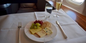 Beitragsbild des Blogbeitrags LUXUS: Cathay Pacific 777 FIRST Frankfurt – Hong Kong