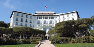 Beitragsbild des Blogbeitrags HOLIDAYCHECK: 200 Lufthansa Miles and More Meilen pro Hotelbewertung