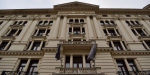 Beitragsbild des Blogbeitrags KLASSISCH: Hotel Bristol The Luxury Collection Warschau – Suite
