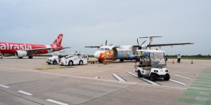 Beitragsbild des Blogbeitrags Air Asia stellt Covid-19 Uniform vor 