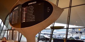Beitragsbild des Blogbeitrags EINFACH NUR GENIAL: TWA Hotel New York JFK – Executive Suite mit Runway View