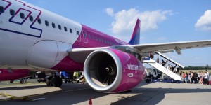 Beitragsbild des Blogbeitrags FEHLENDE QR-CODES: Wizzair erhält Landeverbot in Athen