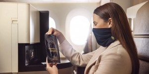 Beitragsbild des Blogbeitrags Etihad erweitert Amenity Kit für First und Business um stylischen Mund-Nasenschutz