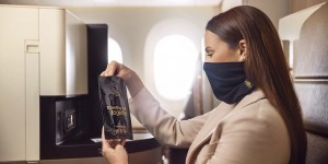 Beitragsbild des Blogbeitrags Etihad erweitert Amenity Kit für First und Business um stylischen Mund-Nasenschutz 