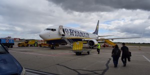 Beitragsbild des Blogbeitrags EINSCHRÄNKUNGEN: Ryanair reduziert Kapazität um 20% 