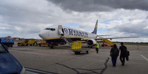 Beitragsbild des Blogbeitrags EINSCHRÄNKUNGEN: Ryanair reduziert Kapazität um 20%
