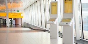 Beitragsbild des Blogbeitrags Amsterdam Airport bietet automatisierten Fast Track für kurze Transfers