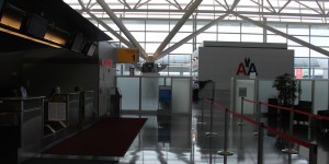 Beitragsbild des Blogbeitrags American Airlines verbietet crazy Schutz-Equipment