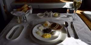 Beitragsbild des Blogbeitrags Emirates bringt volles Catering zurück