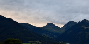 Beitragsbild des Blogbeitrags Tirol Reisewarnung (durch Österreich) und Ausreise nur mit Test