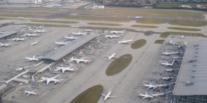 Beitragsbild des Blogbeitrags Heathrow Airport führt Covid-19 Gebühr ein: 10 Euro 