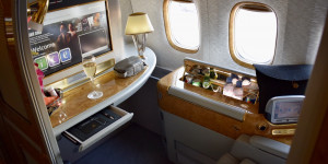 Beitragsbild des Blogbeitrags Emirates Skywards erhöht Meilenwerte bei First Einlösungen