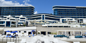 Beitragsbild des Blogbeitrags Coole Suite mit View: Hilton Rijeka Costabella Beach Resort 