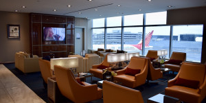 Beitragsbild des Blogbeitrags Emirates verkauft Statusbenefits im neuen Skywards+ Programm 