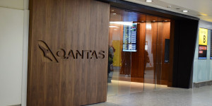 Beitragsbild des Blogbeitrags Qantas hält am Restart internationaler Verbindungen fest 