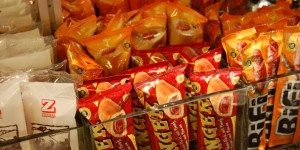 Beitragsbild des Blogbeitrags Finnair Passagiere sollen für die neuen Umwege Snacks mitnehmen