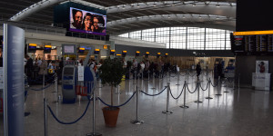 Beitragsbild des Blogbeitrags Maskenpflicht fällt an Airports in London und Paris 