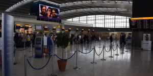 Beitragsbild des Blogbeitrags Maskenpflicht fällt an Airports in London und Paris