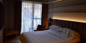 Beitragsbild des Blogbeitrags SCHWIERIG: Four Points Pristina – Junior Suite 