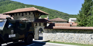 Beitragsbild des Blogbeitrags Zu den schwer bewachten serbisch-orthodoxen Klöstern im Kosovo
