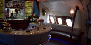 Beitragsbild des Blogbeitrags Coole Versteigerung von Emirates A380 Einrichtung