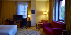 Beitragsbild des Blogbeitrags REVIEW: Courtyard Pilsen – Junior Suite