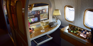 Beitragsbild des Blogbeitrags Emirates First mit Aeroplan Punkten buchen 