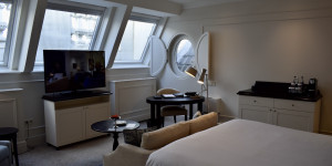 Beitragsbild des Blogbeitrags REVIEW: Waldorf Astoria Amsterdam – Premier Room (war ein echter Reinfall)