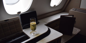 Beitragsbild des Blogbeitrags Singapore Airlines erhöht Champagner Auswahl in First 